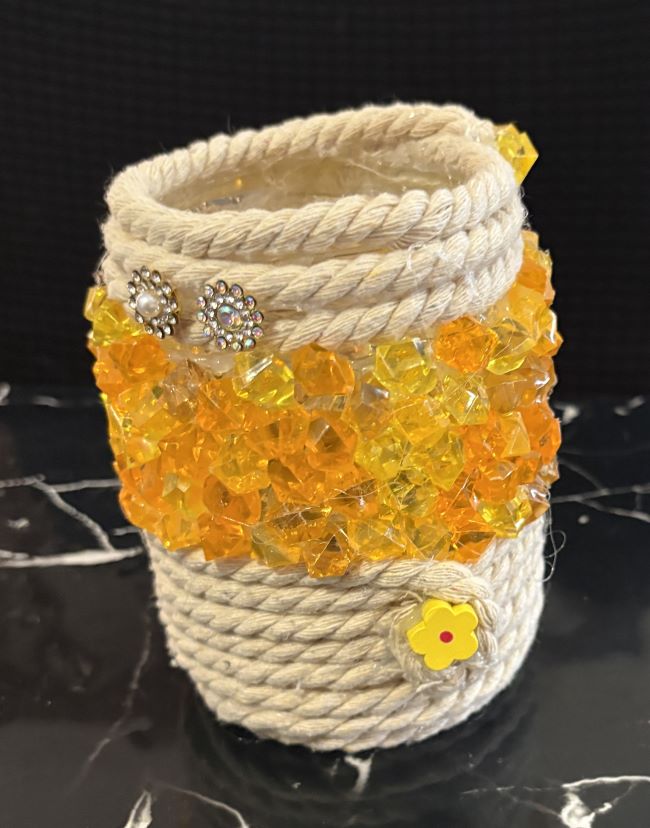 BOTE DE VIDRIO CON PEDRERIA Y CUERDA ALGODON