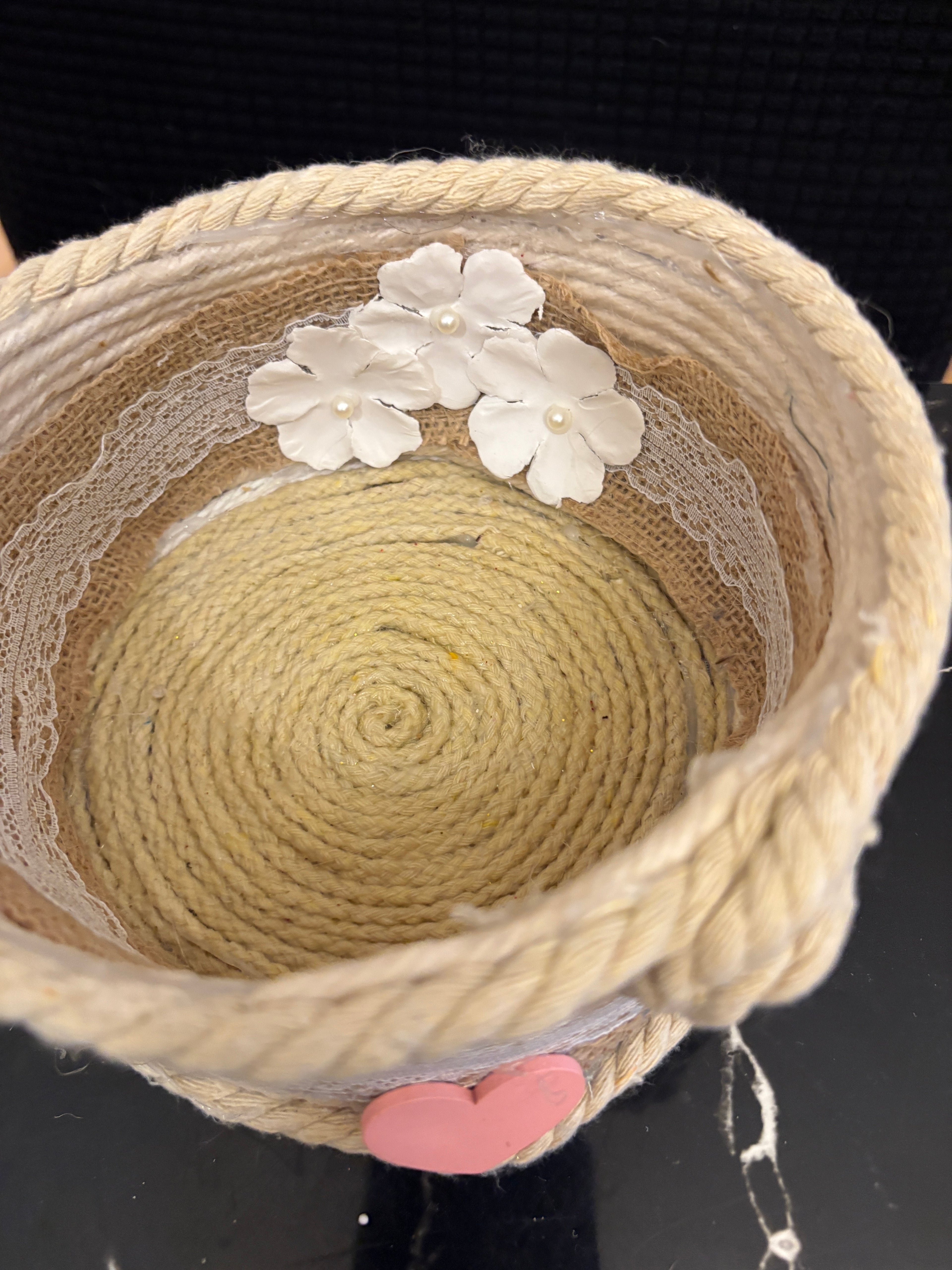CESTITO ROMANTICO PERFECTO PARA TUS PINTURAS O PARA PEQUEÑOS OBJETOS