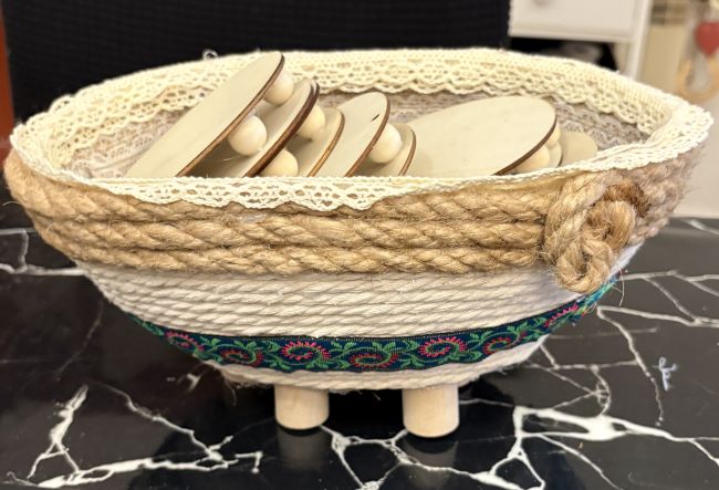 CESTA TIPO BARCA CON 6 POSAVASOS MADERA
