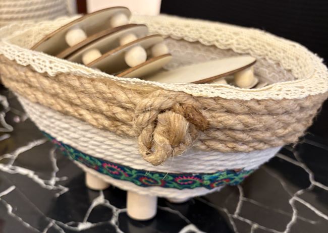CESTA TIPO BARCA CON 6 POSAVASOS MADERA