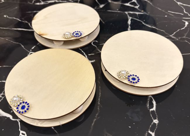 CESTA TIPO BARCA CON 6 POSAVASOS MADERA