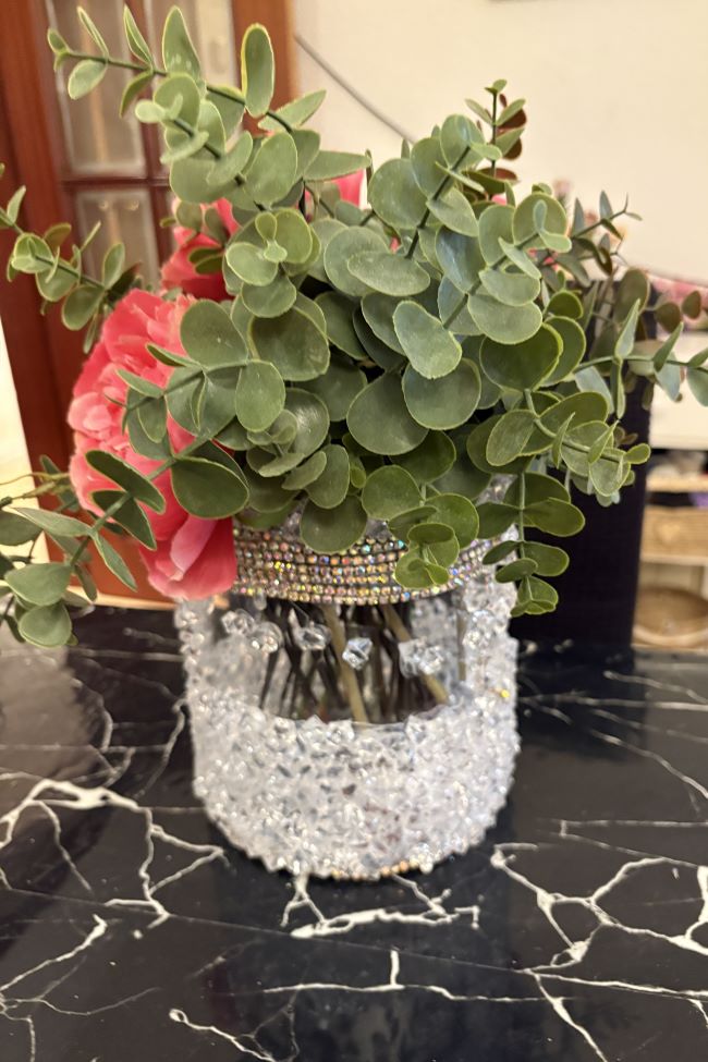 JARRON VIDRIO CON PEDRERIA Y DETALLES ELEGANTES ADORNO FLORAL