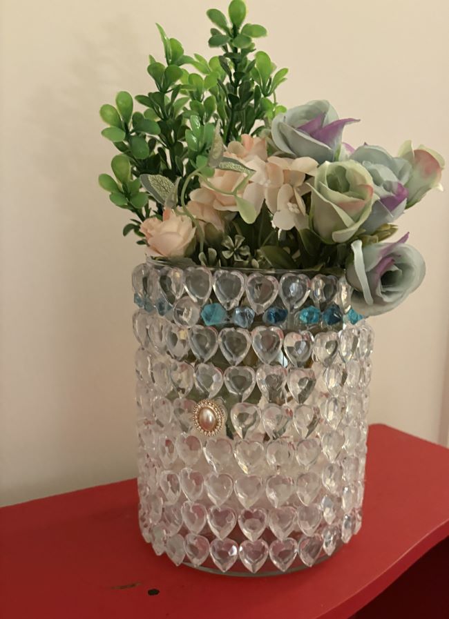 CENTRO DE MESA FLORAL DE VIDRIO CON PEDRERIA