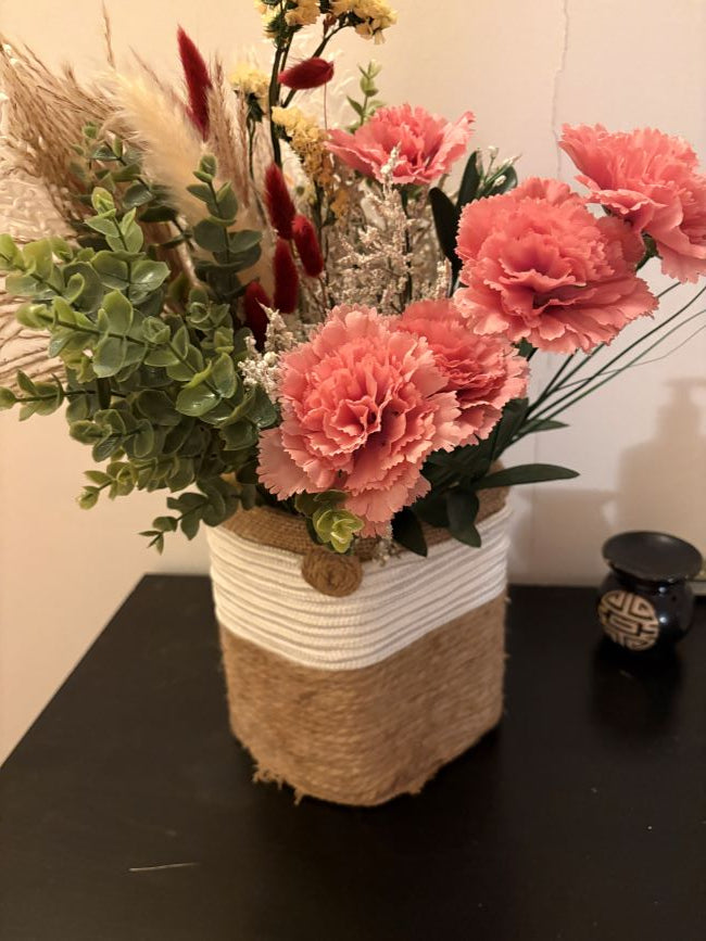 ADORNO FLORAL CON YUTE Y ALGODON