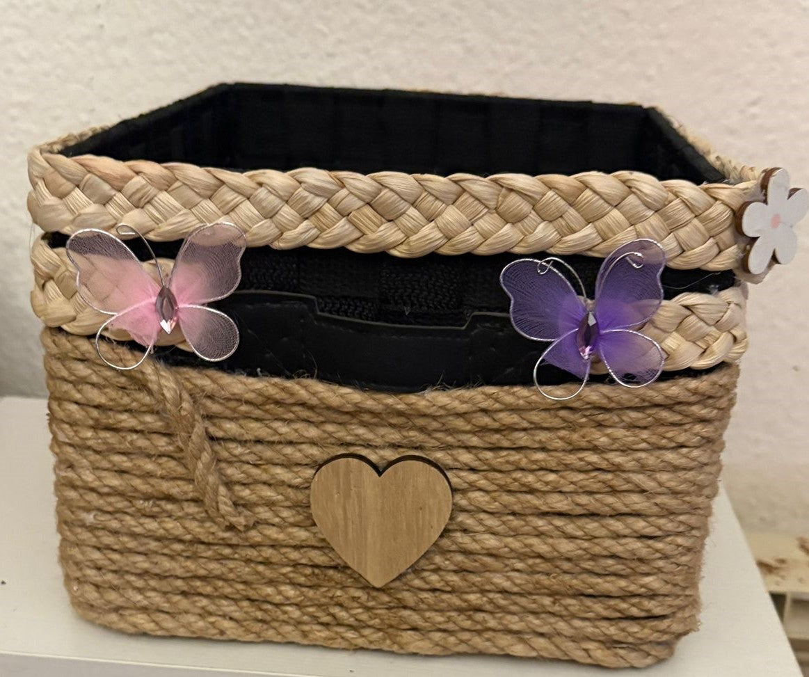 CESTA CON BASE RESISTENTE CON YUTE Y TRENZA TAMAÑO GRANDE DECORADA