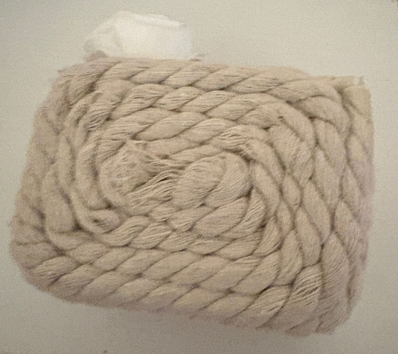CESTA PEQUEÑA CON CUERDA ALGODON Y DETALLE DECORATIVO