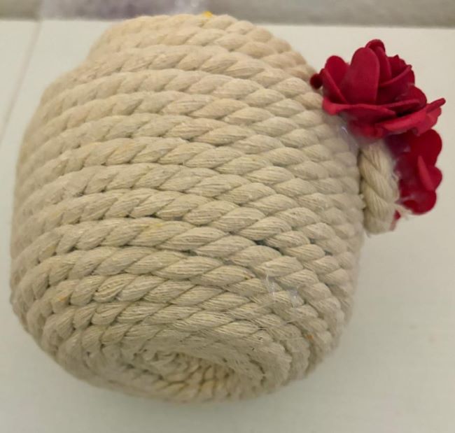 CESTITA CUERDA ALGODON Y ROSAS CON BASE  PLASTICO RECICLADO